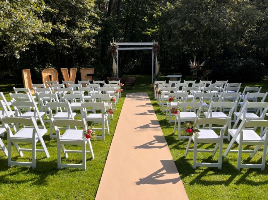 Bruiloft op locatie met partyverhuur