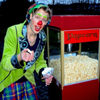 Clown met popcorn