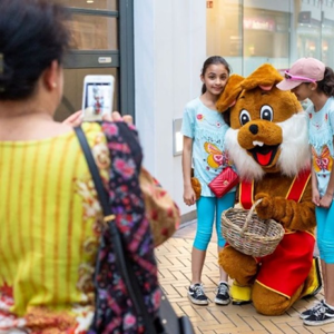 Paashaas in winkelcentrum