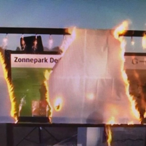 Flashbord voor onthulling logo
