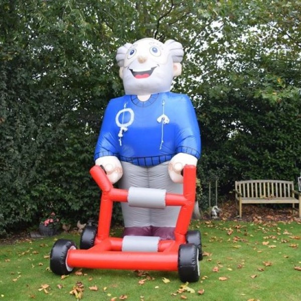 Abraham met rollator