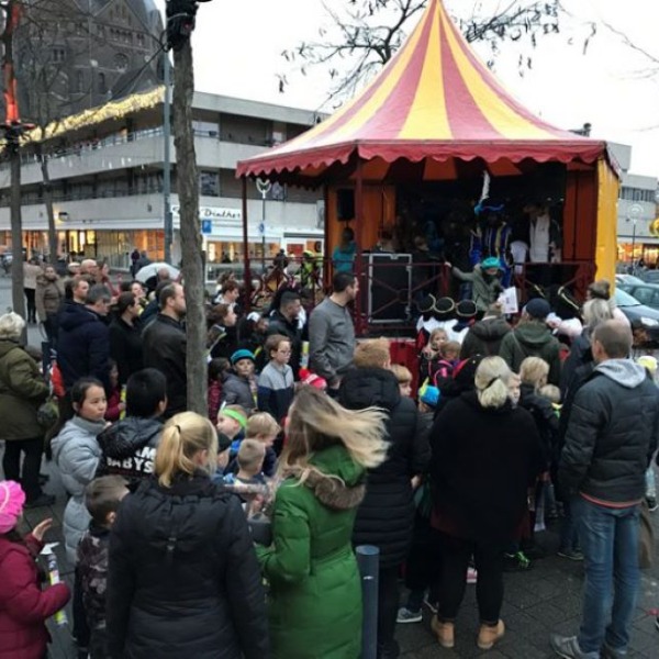 Op de foto bij Sinterklaas