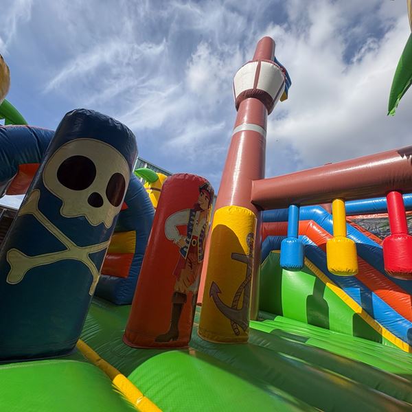 piraat springkussen groot piraten springkussen huren