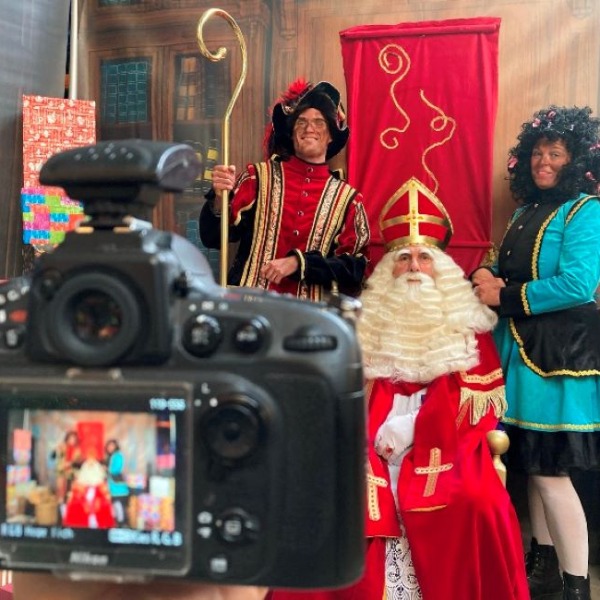 Op de foto bij Sinterklaas