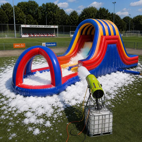 tobbedansen met schuimkanon waterglijbaan