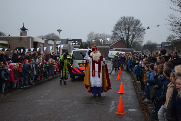 Sinterklaas op school huren