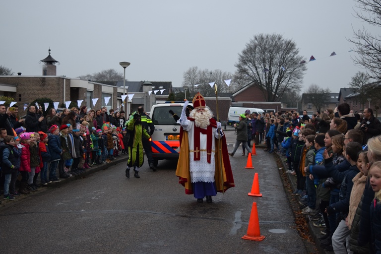 Onderzoek het Cyclopen importeren Sinterklaas voor op school huren? Partyhome Entertainment