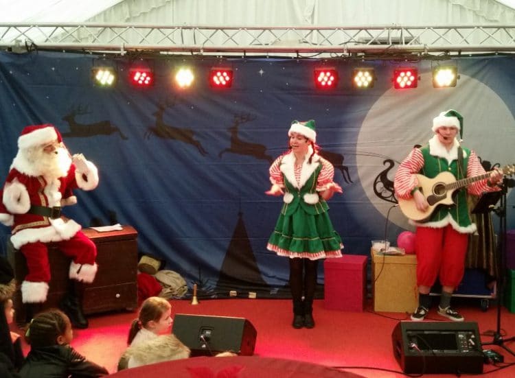 Kerstshow bengel en engel