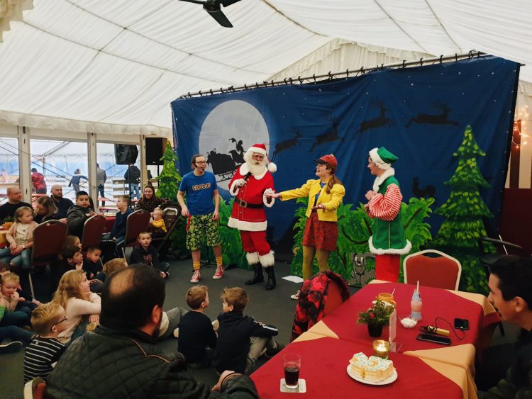 Kerstman met kindershow