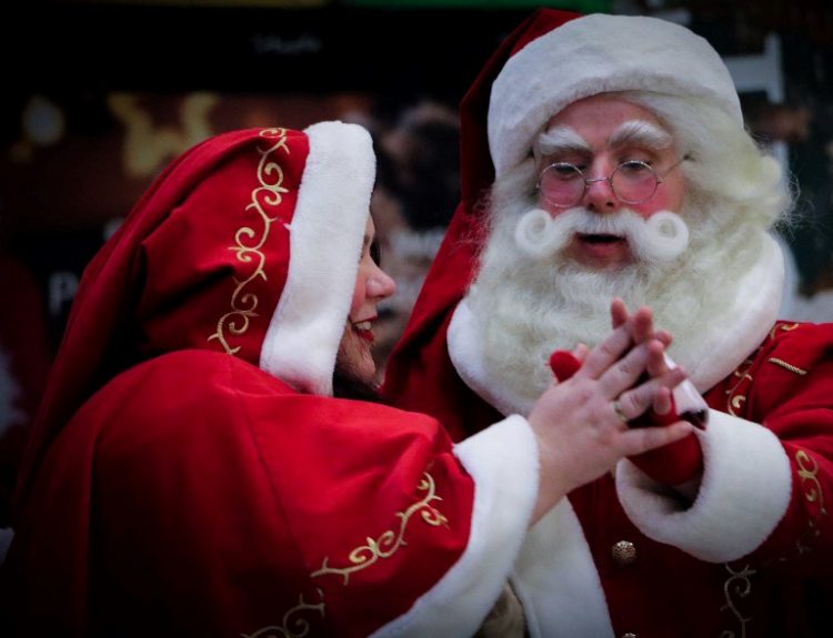 zingende Kerstman huren